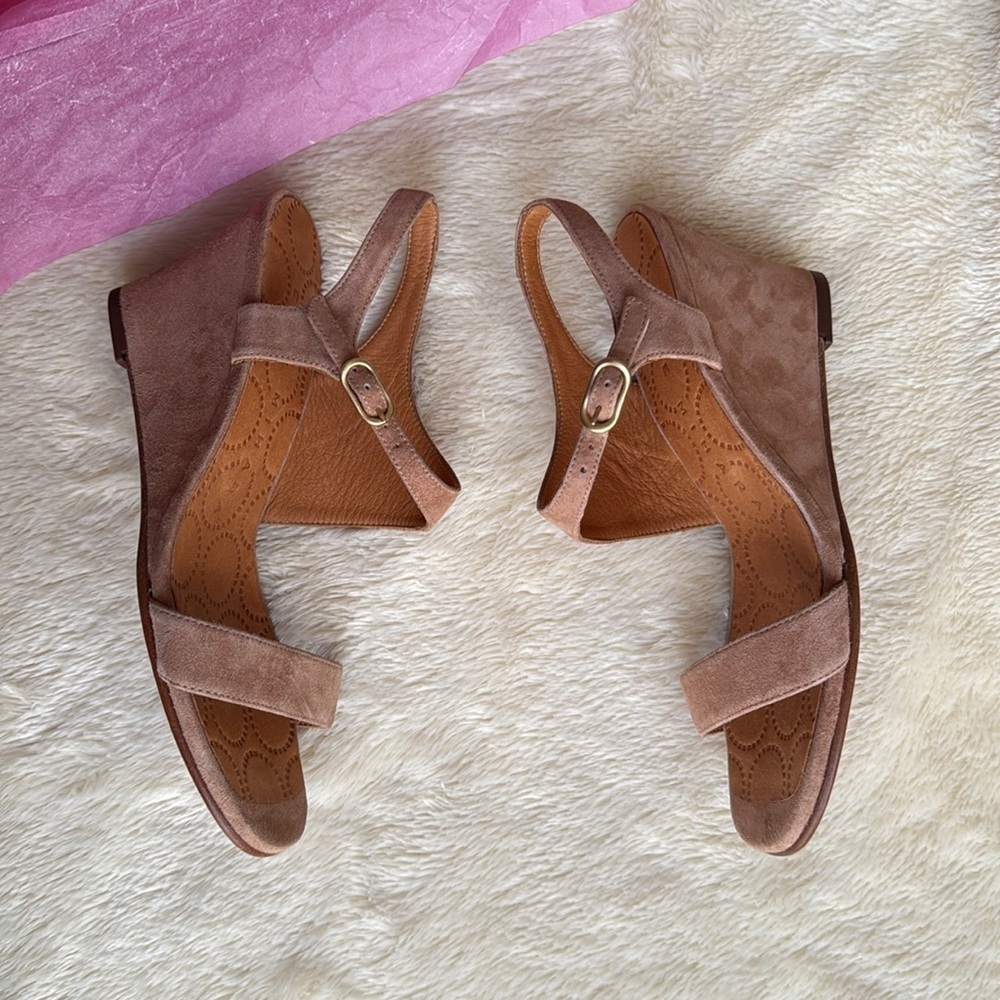 new CHIE MIHARA ‘Anatour’ Wedge Heel Sandals in Tan Suede size 7 - Picture 4 of 7